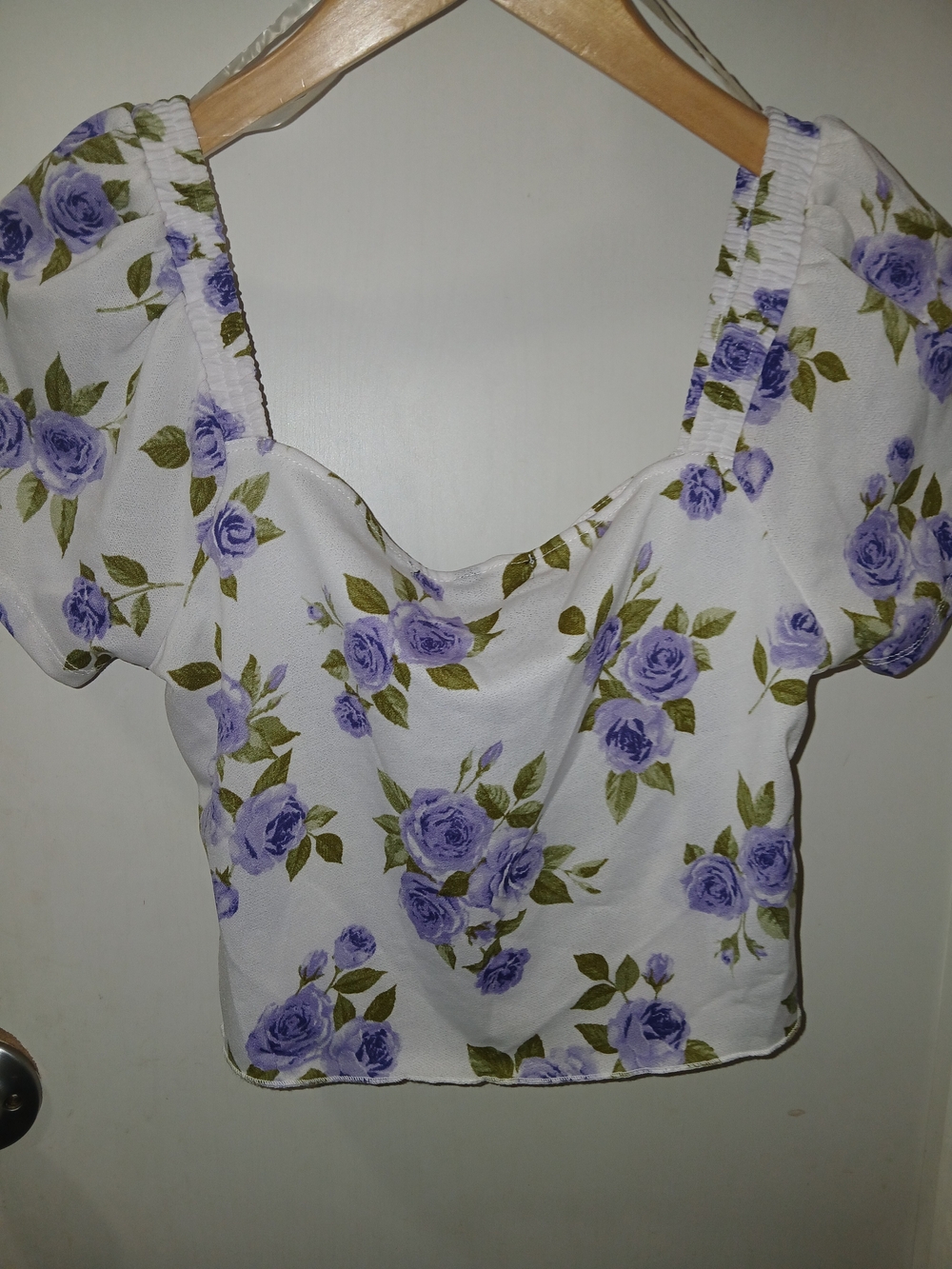 Derek 🖤 Heart Lavender Rose Button-Front Crop Top - Picture 4 of 10
